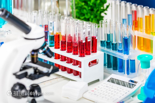 生命科學的視覺交響曲 聚焦創意抽象化學與醫藥生物學